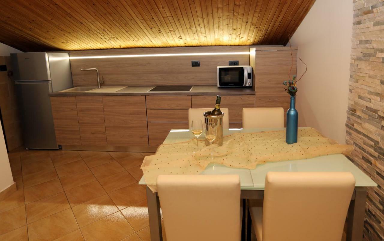 Apartment Leona Пула Екстериор снимка